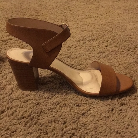 Kelly & Katie tan heels - Picture 2 of 4